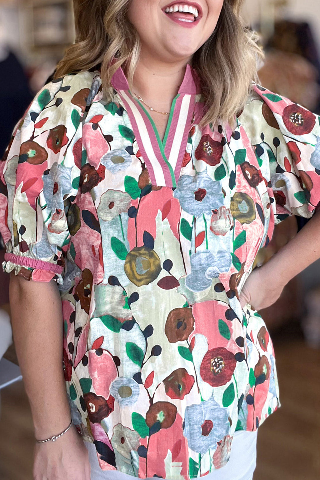Plus Size V-Neck Floral Print Blouse With Short Puff Sleeves