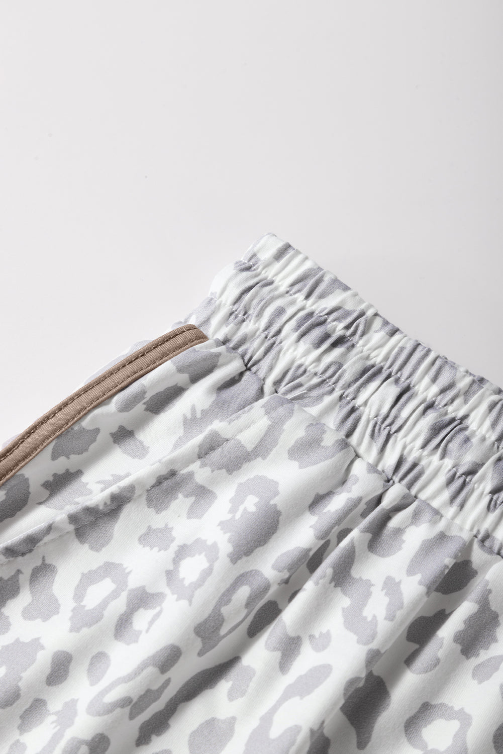White Leopard Print With Contrast Trim & Elastic Waistband Casual Shorts