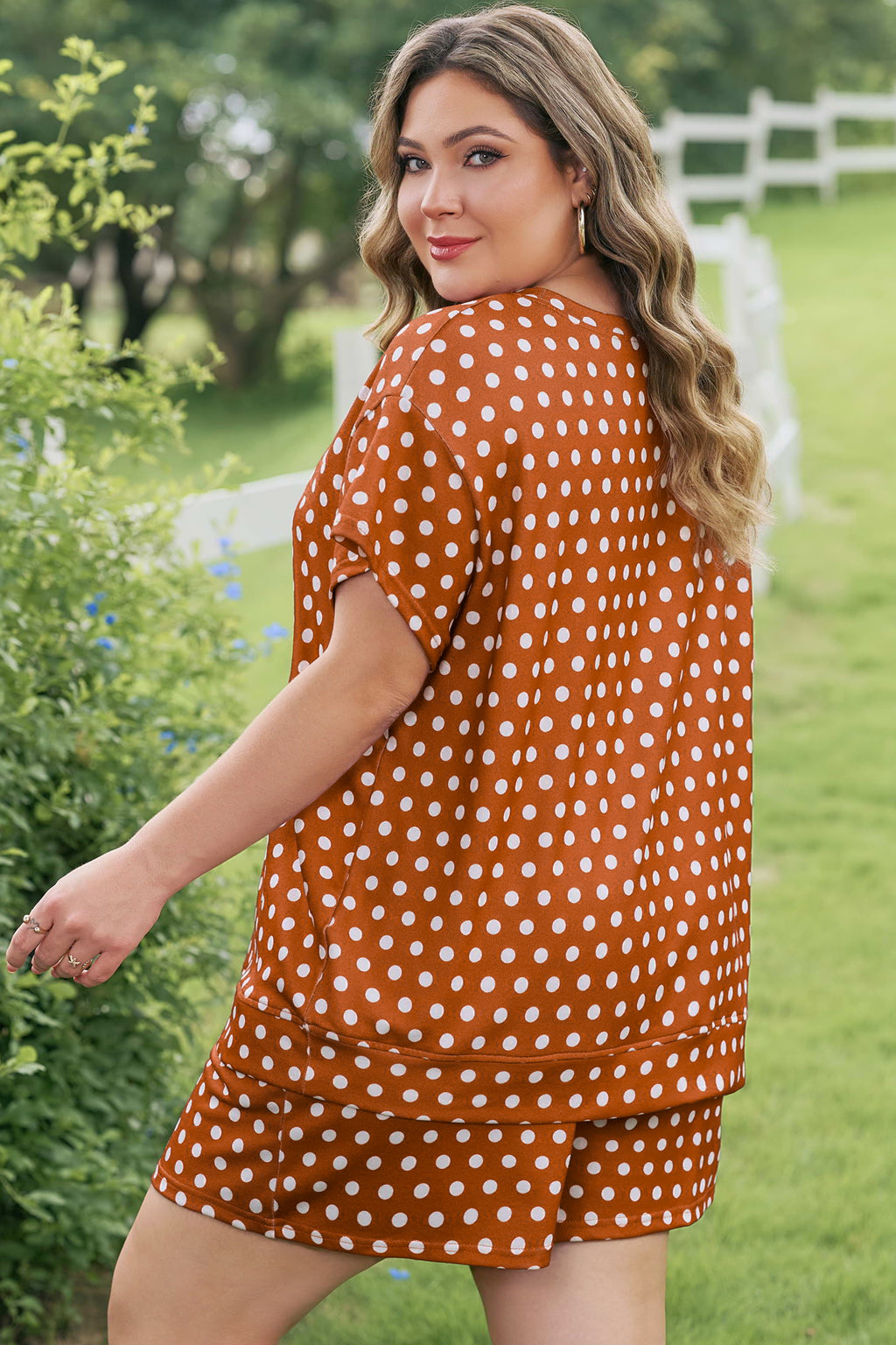 Plus Size 2pc Brown Polka Dot Print Dropped Shoulder Tee & Shorts Set