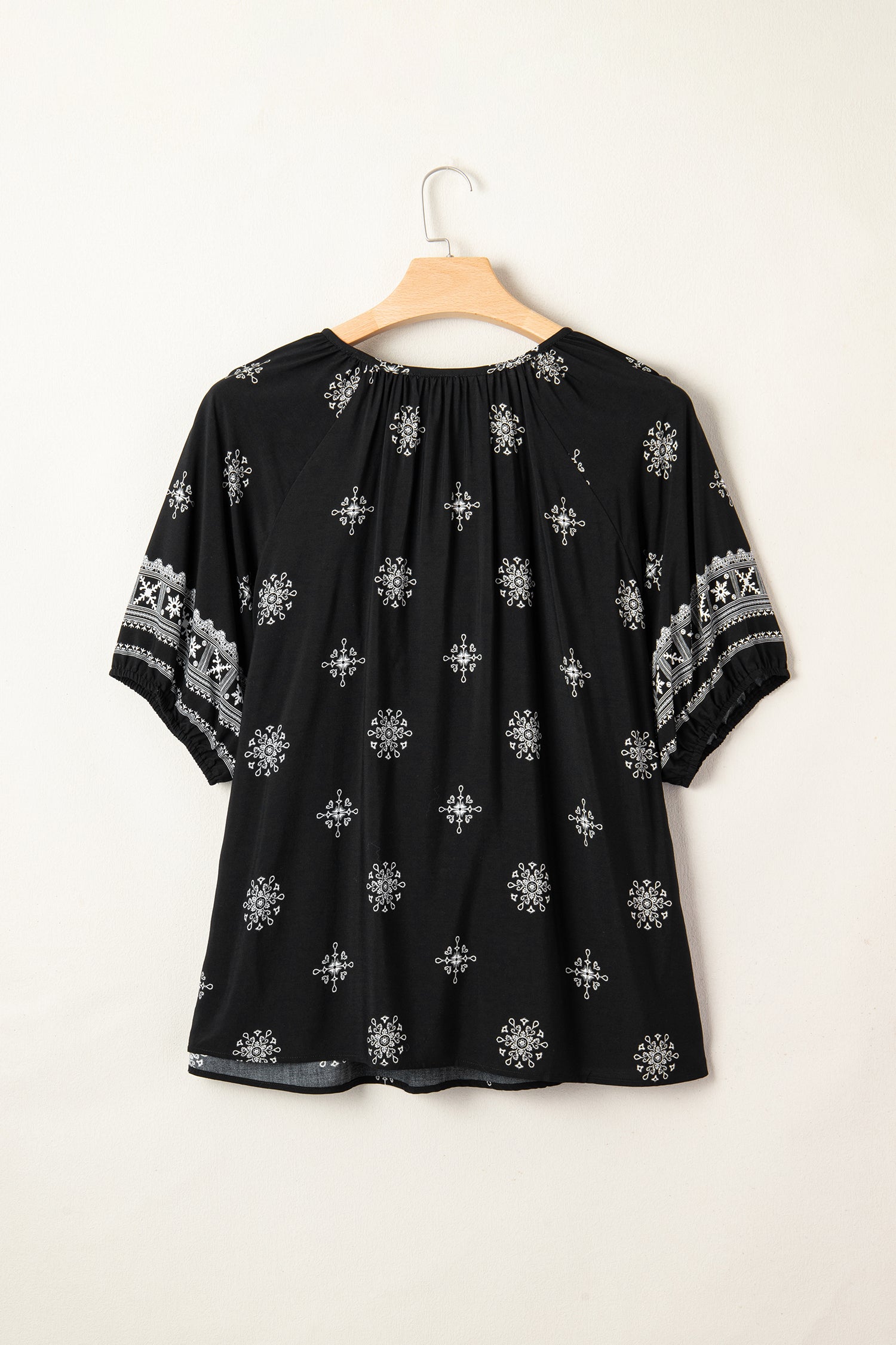 Plus Size Black Boho Chic V-Neck Floral Short Sleeve Top