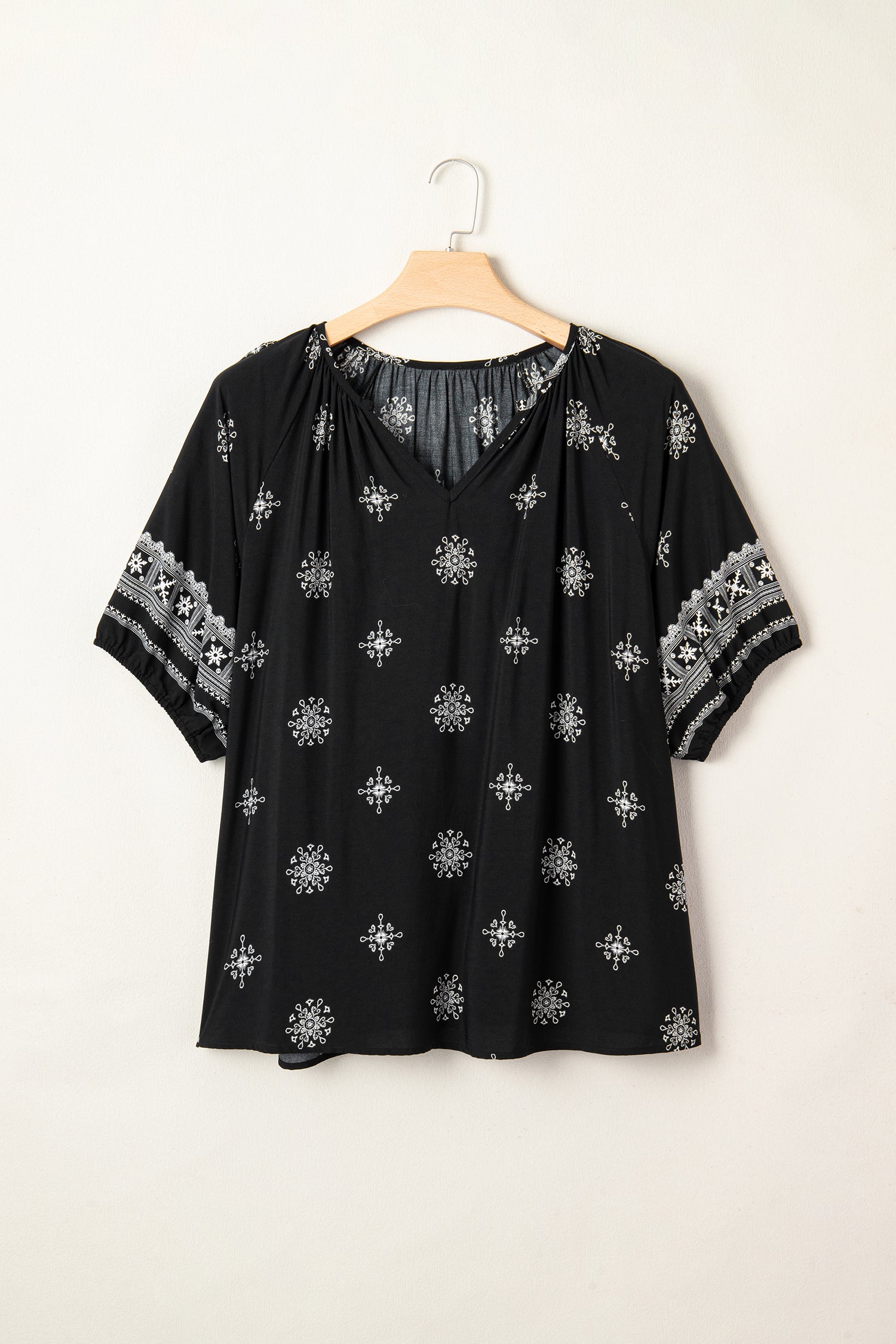 Plus Size Black Boho Chic V-Neck Floral Short Sleeve Top